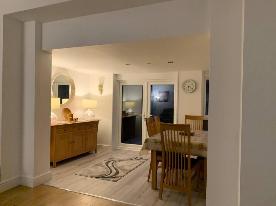 Historic Picturesque Apartment Pembroke Extérieur photo