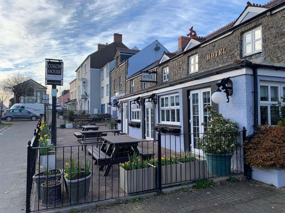 Historic Picturesque Apartment Pembroke Extérieur photo