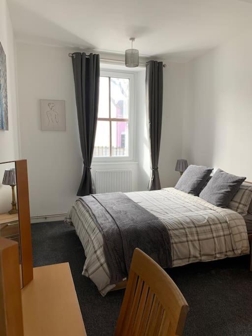 Historic Picturesque Apartment Pembroke Extérieur photo