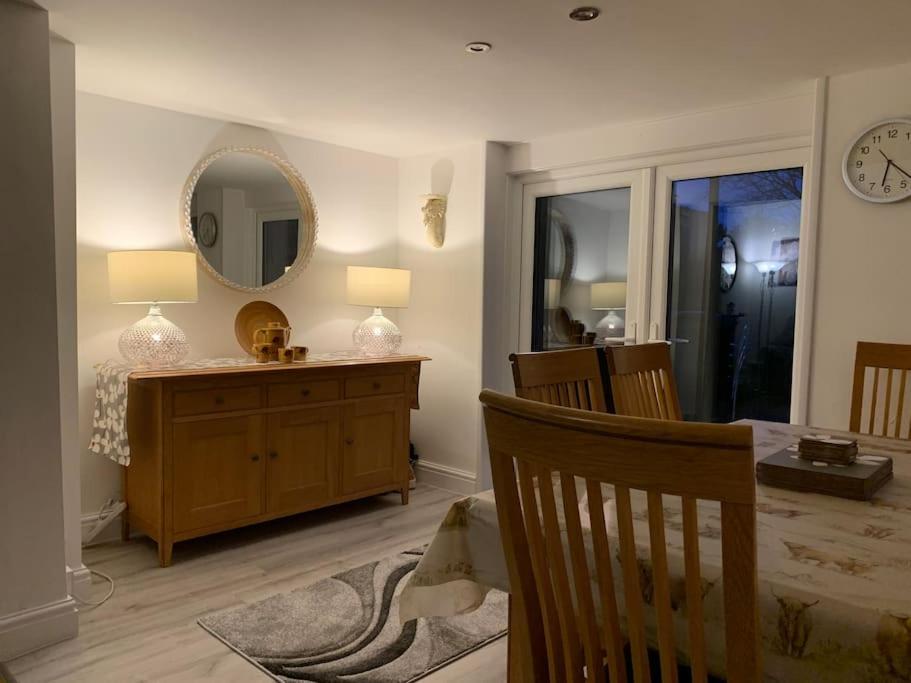 Historic Picturesque Apartment Pembroke Extérieur photo