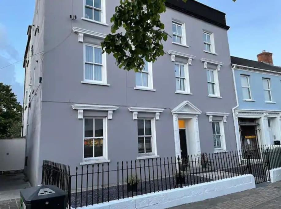 Historic Picturesque Apartment Pembroke Extérieur photo