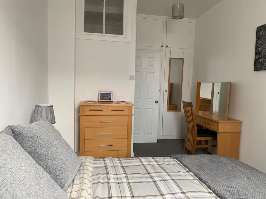 Historic Picturesque Apartment Pembroke Extérieur photo