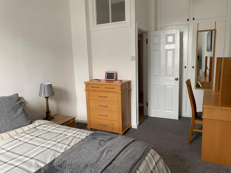 Historic Picturesque Apartment Pembroke Extérieur photo