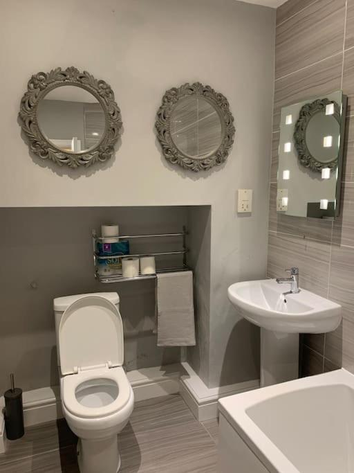 Historic Picturesque Apartment Pembroke Extérieur photo